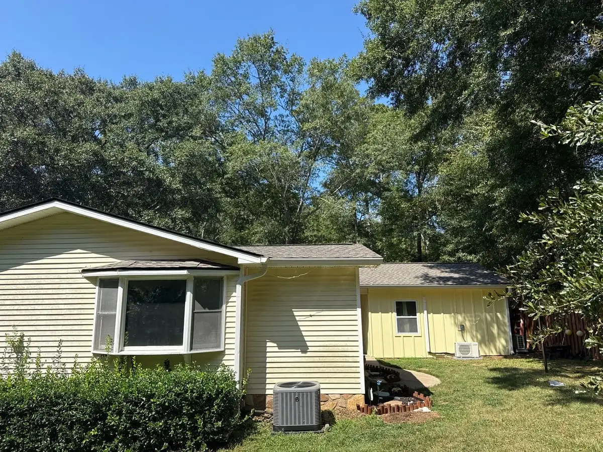 Shingle roof on a single-story home in Newnan, GA